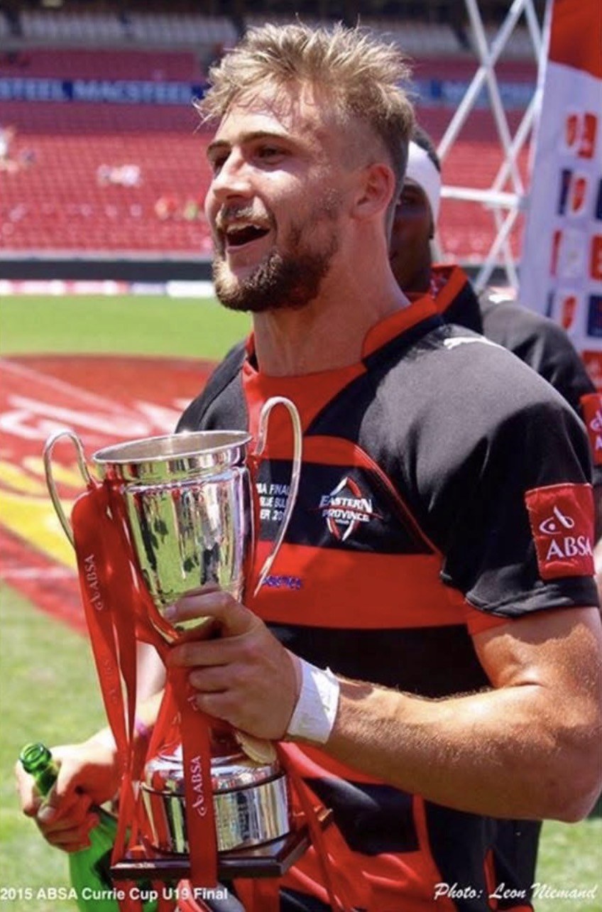 Jérémy Ward holding the 2015 Currie Cup U19 trophy