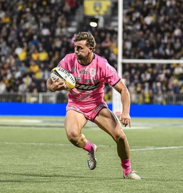 Jérémy Ward carrying the ball for Stade Français
